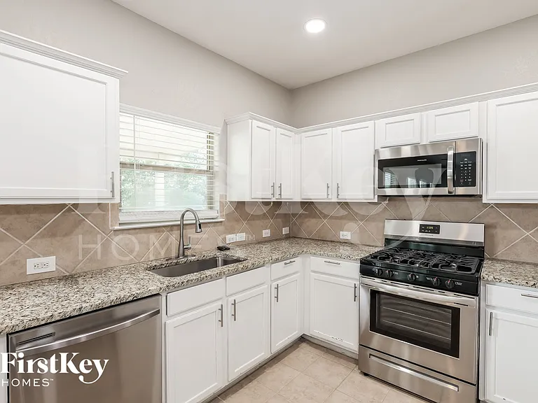 3003 Candleside Dr — Photo 6