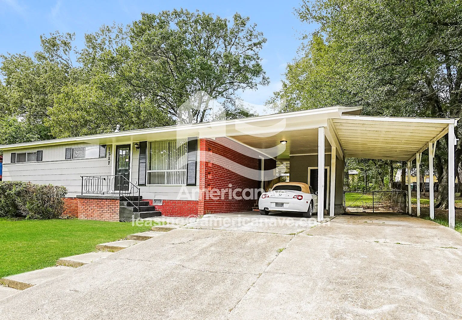 3 bed, 1.0 bath, 1008 sqft, $1,025 — Photo 4