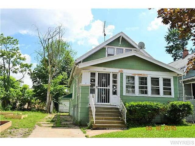 219 Hutchinson Ave photo 1
