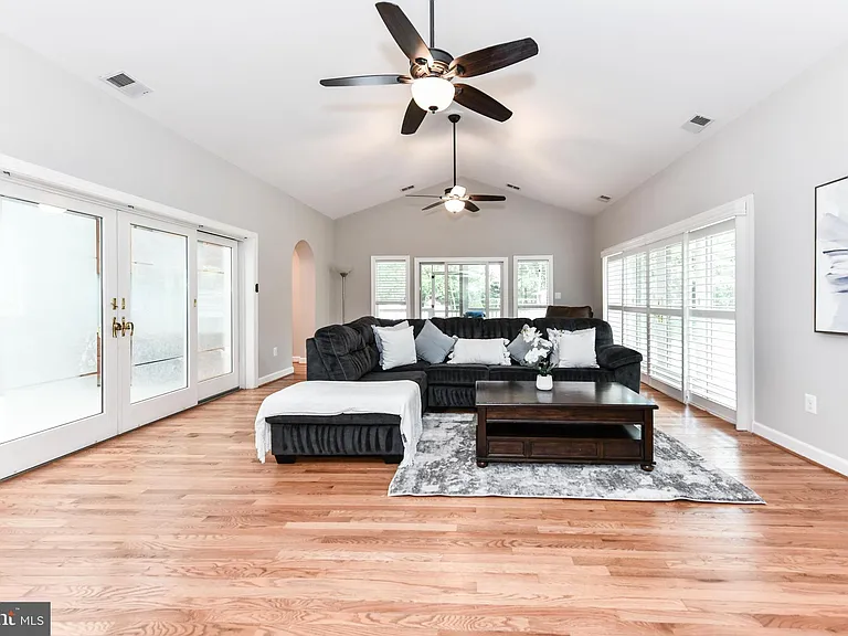 14 Oak Ln — Photo 16