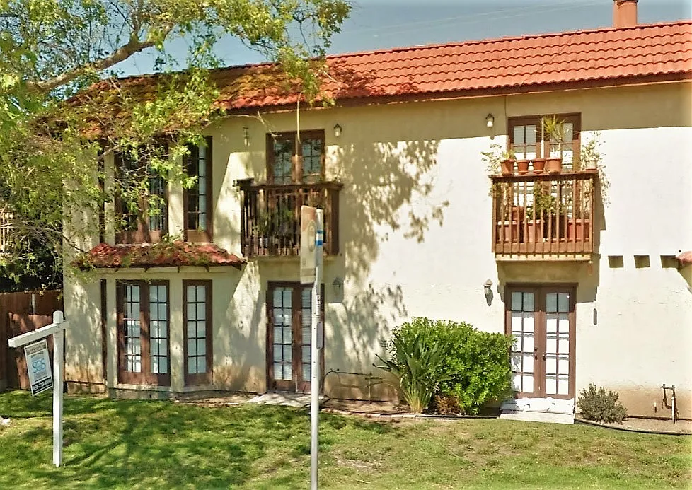 r4910 — Photo 1