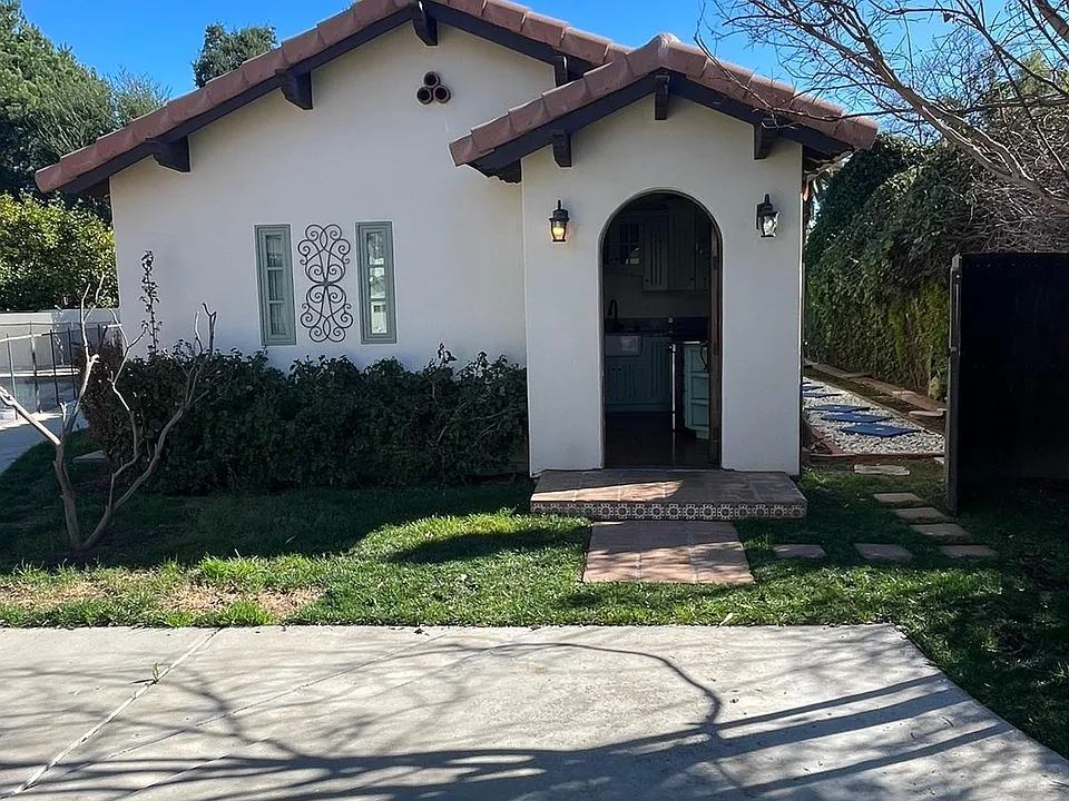 5668 Jumilla Ave #1