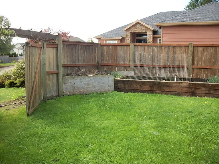 2187 NE Grandhaven St — Photo 17