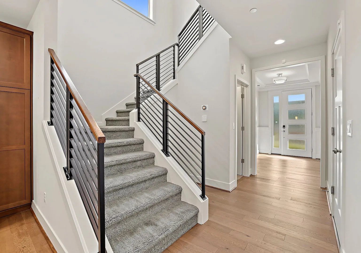 4-Bed, 2.5-Bath Beautiful Home in Shoreline 2-Car Garage w/ EV Charging, A/C, Top-Rated Schools, ... — Photo 3