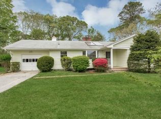 14 Jefferson Ave, Hampton Bays, NY 11946