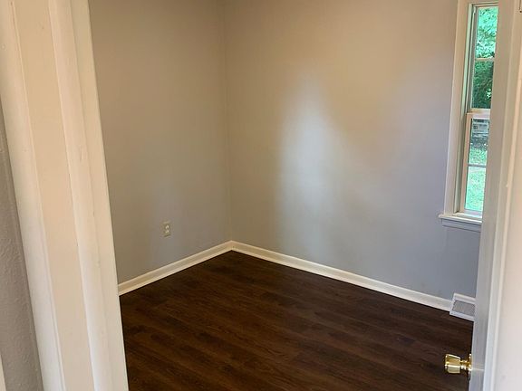 5th image of 517 S College Dr