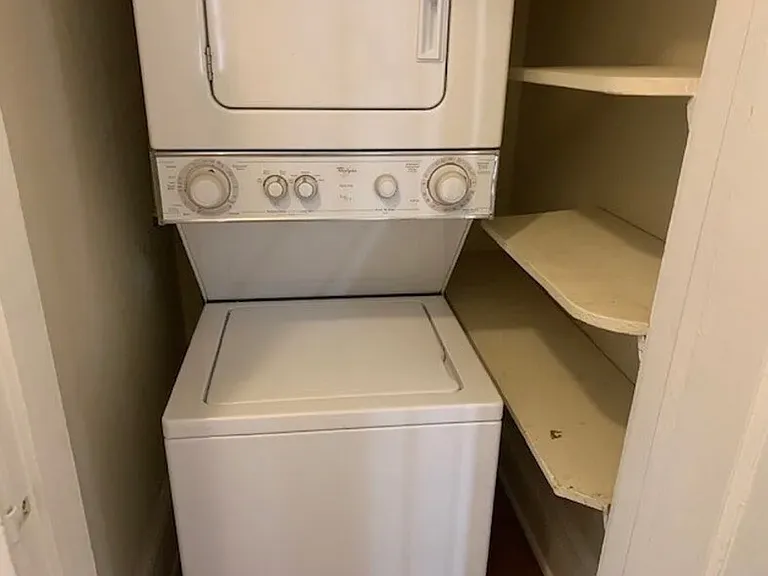 Private in-unit washer/dryer