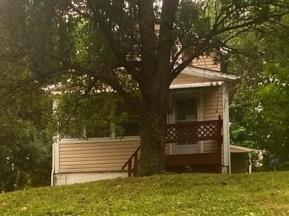 2221 Brickel Blvd, Kansas City, KS 66104