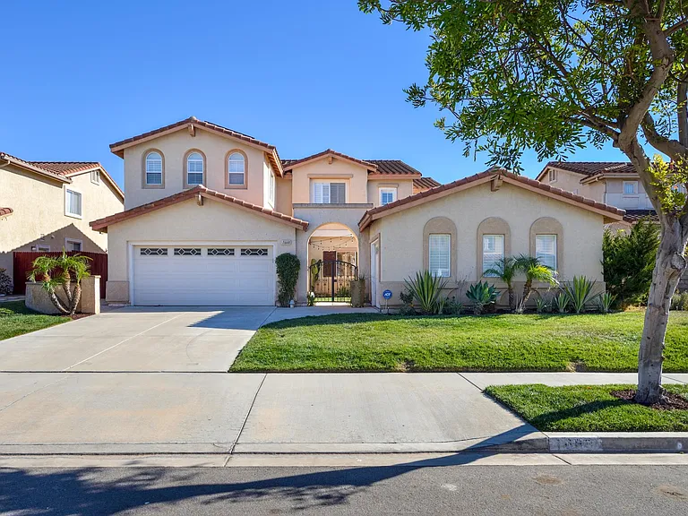 1668 Paseo Maravilla — Photo 2