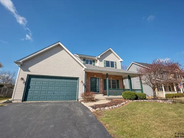 570 Larium Ln, Crystal Lake, IL 60012