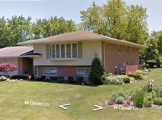 15241 W Clover Ln, Libertyville, IL 60048