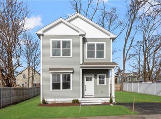 27 Holly St E, Riverside, RI 02915
