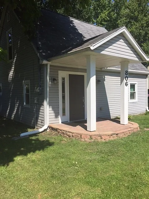 806 Emmett Ave photo 1