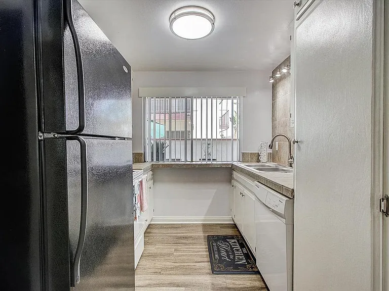 El Cordova Apartments — Photo 13