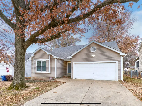 10424 Ashby Place Ln, Saint Ann, MO 63074