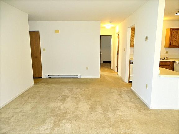 Foyer & Living Area