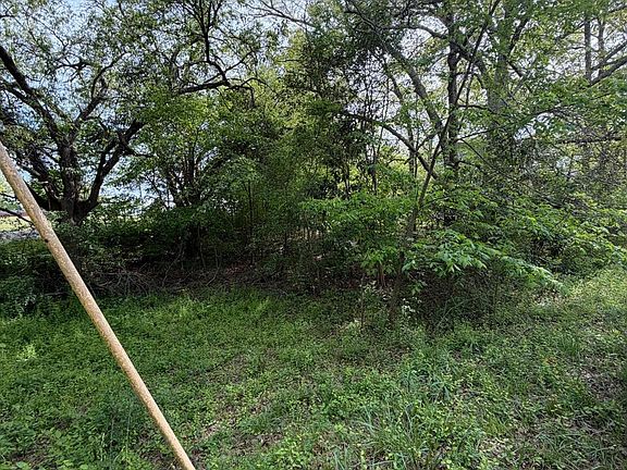 4th image of 125 Sharon Rd