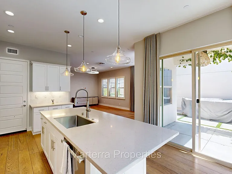 2111 Harper Way — Photo 8