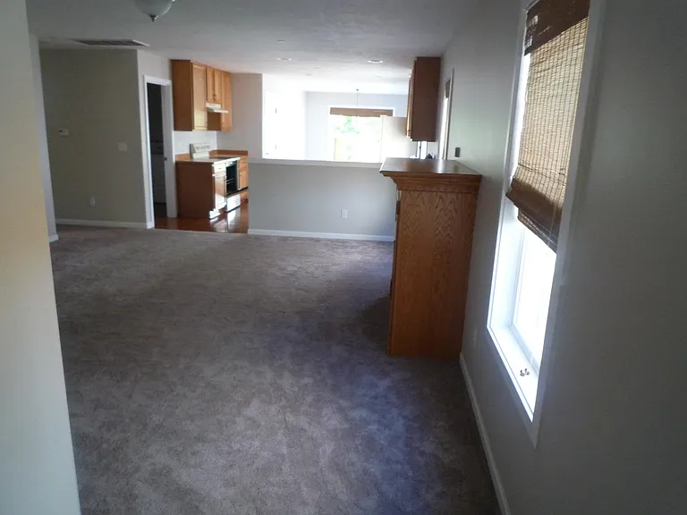 2449 Tolmie Ave — Photo 6