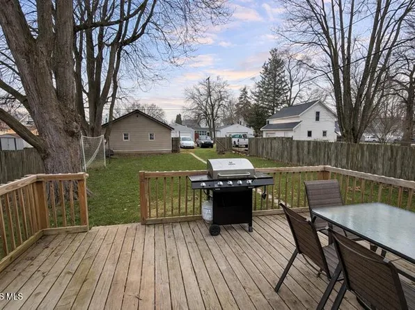 911 N Main St, Fostoria, OH 44830