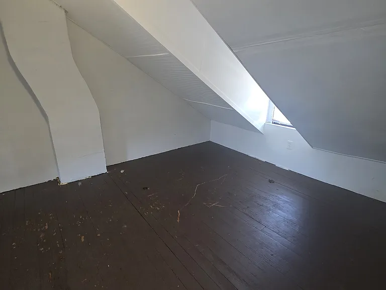 553 S 18th St — Photo 14