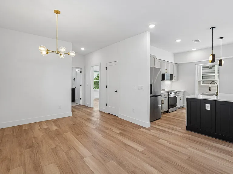1241 N Avondale Cir — Photo 10