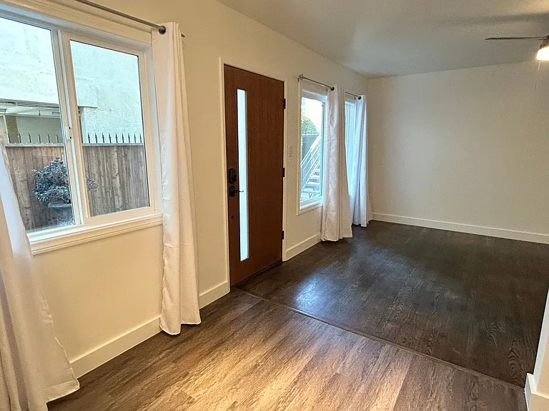2219 E 10th st. in Long Beach! — Photo 9