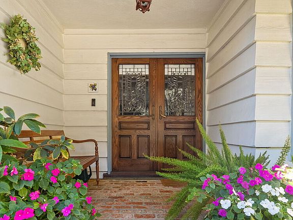 5th image of 3859 Mandeville Canyon Rd