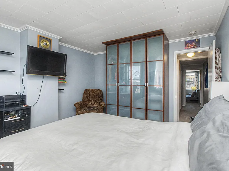 1303 Clarkson St — Photo 23