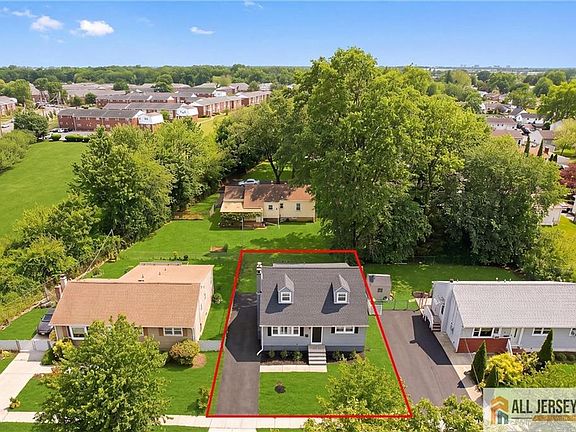 3rd image of 77 Carlton Ave