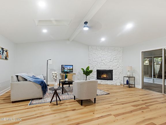 4th image of 1790 BARTLETT Avenue