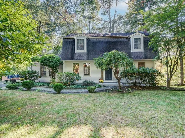 242 Sugar Rd, Bolton, MA 01740