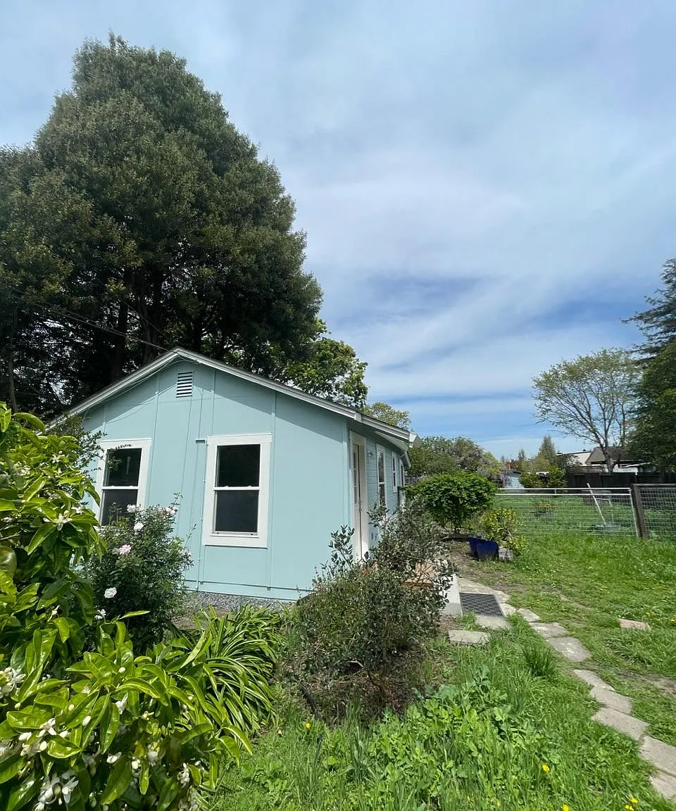 Studio, 400 sqft, $1,995 — Photo 2