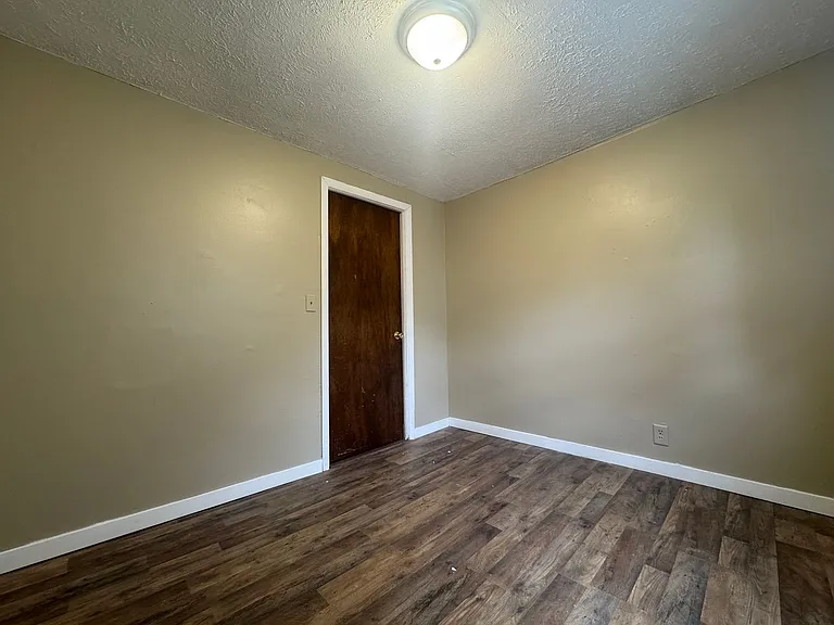 212 Depeyster St — Photo 9