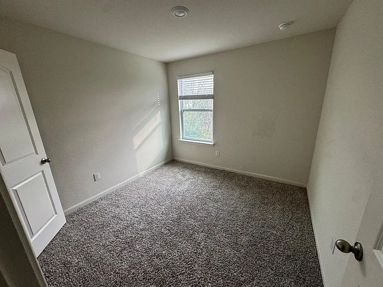 315 Marsh Ln — Photo 9