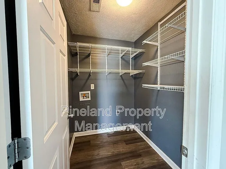 225 Shakerstone Dr — Photo 6