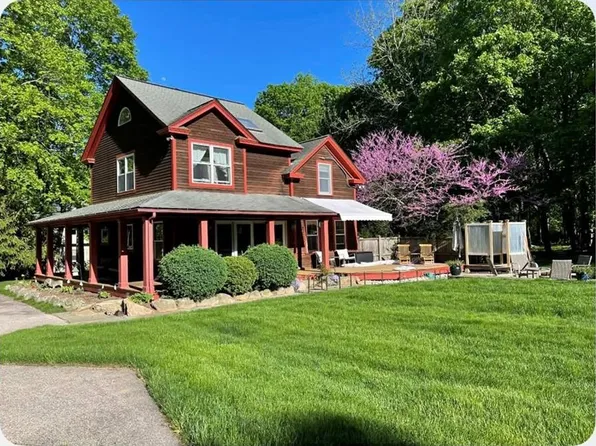 613 Slocum Rd, Saunderstown, RI 02874