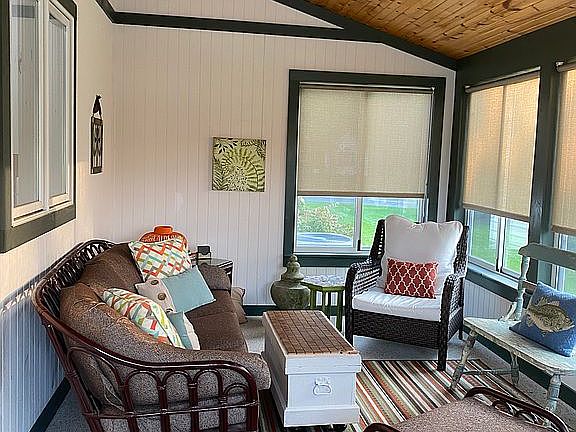 Three seasons room