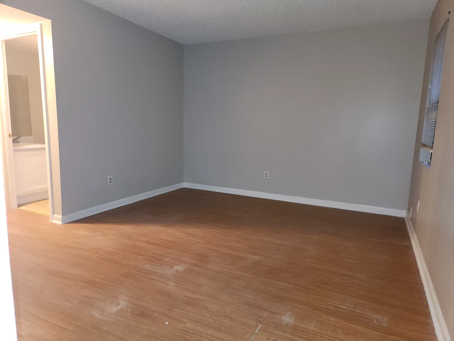 2 bed, 1.5 bath, 1107 sqft, $1,600 — Photo 4