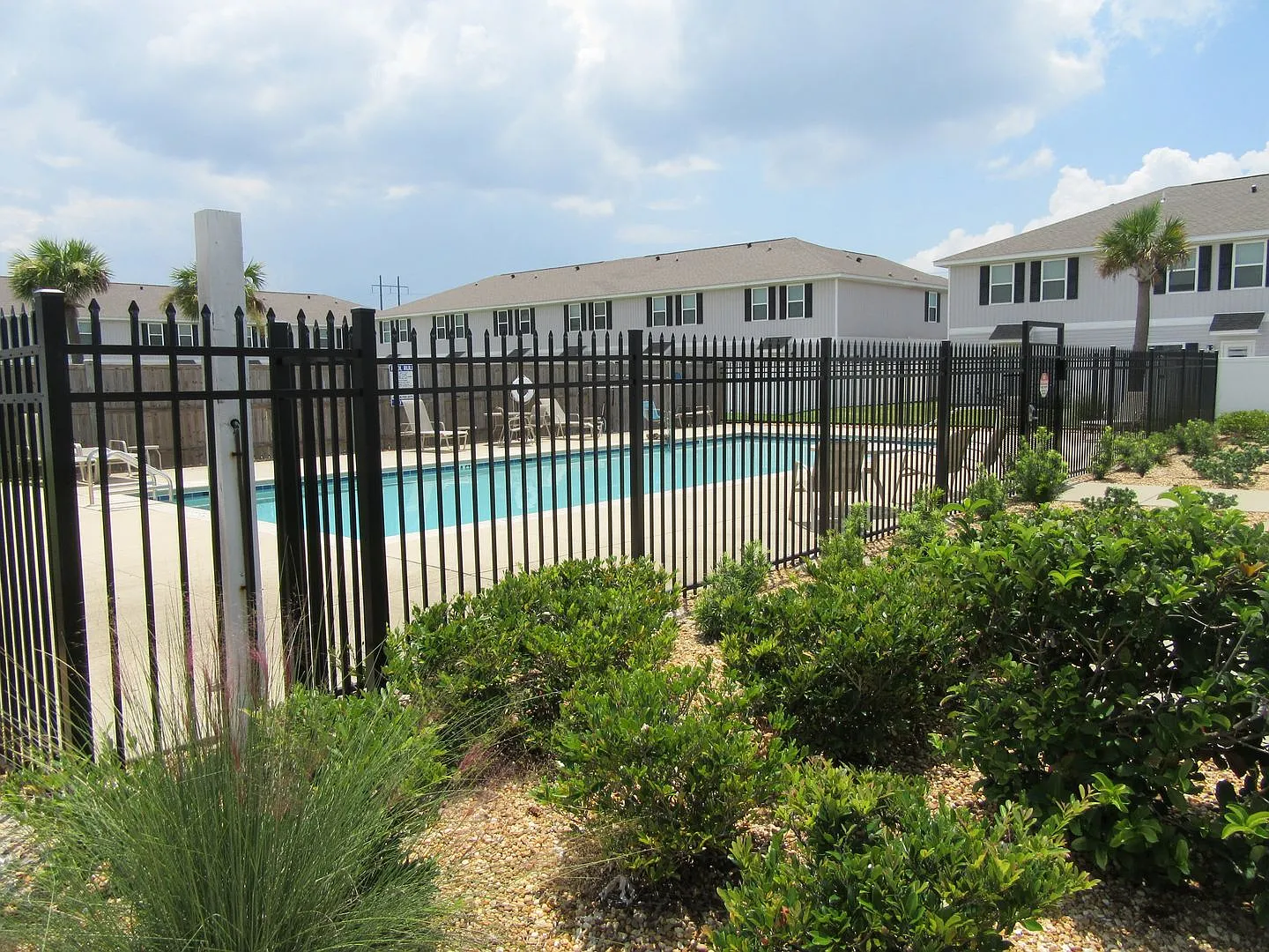 3 bed, 2.5 bath, 1519 sqft, $1,695 — Photo 2