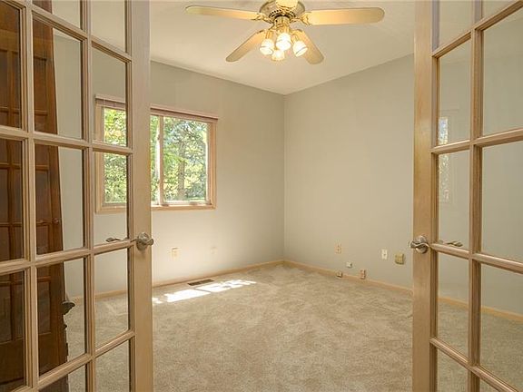5th image of 16389 Falmouth Dr