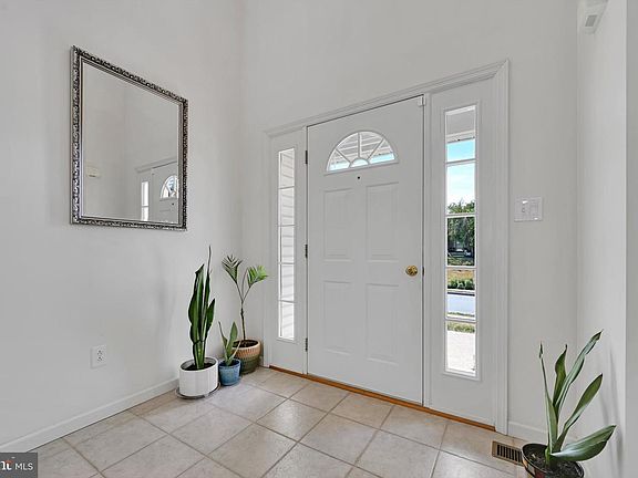 3rd image of 29 Walnut Dr E