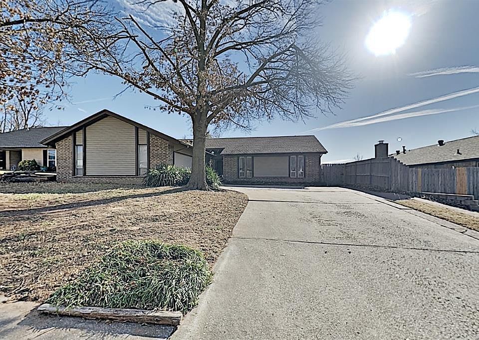 1st image of 320 W Grand Teton Ct