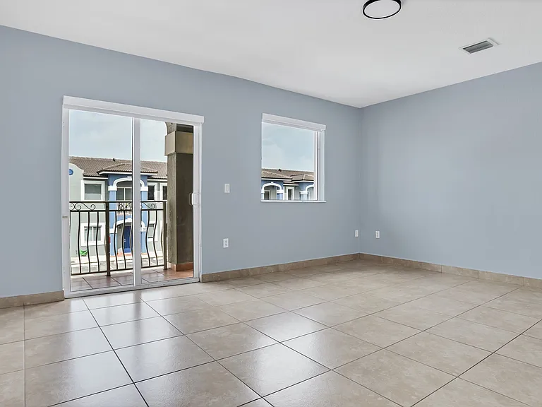 10480 W Okeechobee Rd — Photo 8