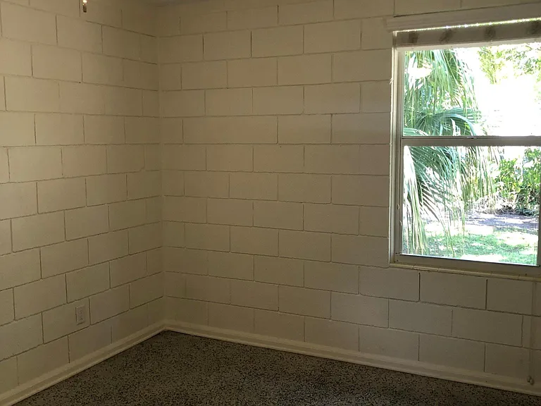 817 Hayden Ln — Photo 11