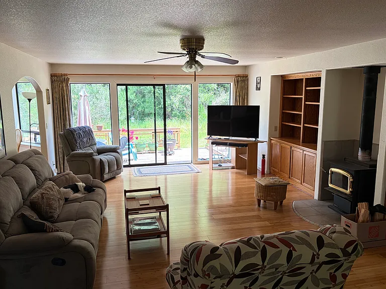 30564 Pudding Creek Rd — Photo 1