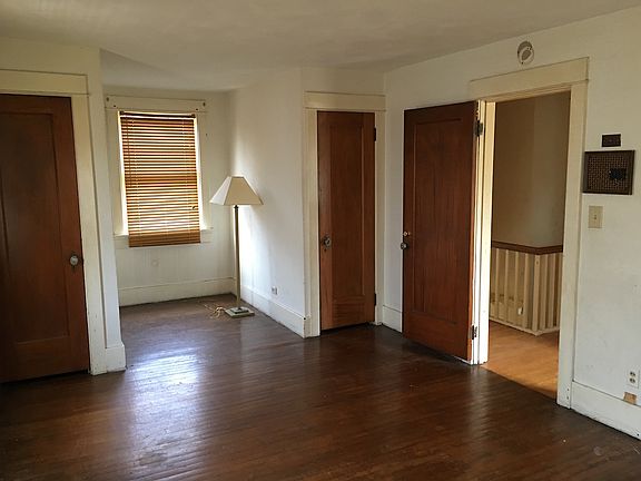 4th image of 448 Allwen Dr