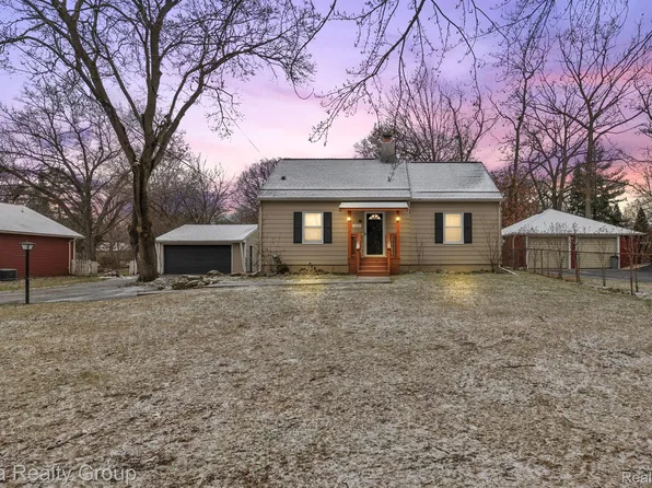 2351 Dexter Rd, Auburn Hills, MI 48326