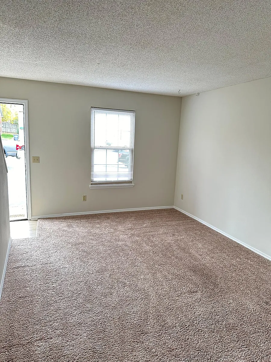 Building Photo - 1820 Summerhaven Ave #3