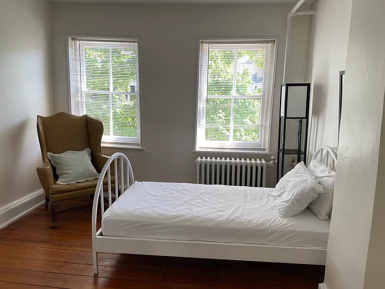Bedroom #4 with twin bed